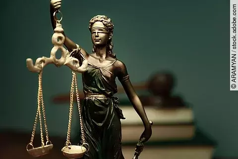 Justizia: Arzt wegen Abrechnungsbetrug vor Gericht