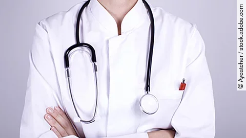 Arztkittel mit umgehängtem Stethoskop