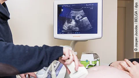 urn:newsml:dpa.com:20090101:251106-935-939806 urn:newsml:dpa.com:20090101:251106-935-939806