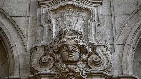 urn:newsml:dpa.com:20090101:250708-935-701706 Gericht Ausßenansicht Säulenkopf