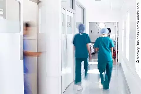 Klinikflur: DGGG appeliert an Bundesregierung für bessere Gesundheitsversorgung
