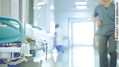 Krankenhausflur: Krankenhäuser registrieren Defizite in Milliardenhöhe