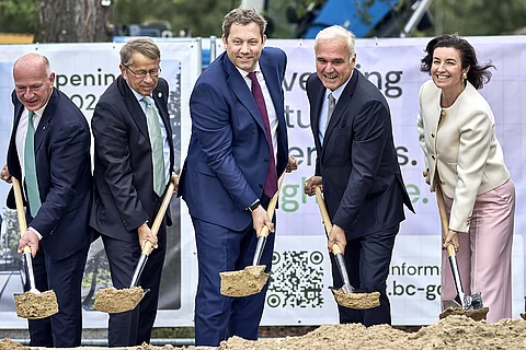 urn:newsml:dpa.com:20090101:250916-911-022177