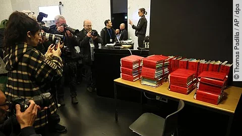 Gerichtssaal zum Prizess gegen Le Scouarnec: Die französische Ärztekammer räumte im Prozess gegen Joël Le Scouarnec eigenes Versagen ein – ein beispielloser Justizskandal erschüttert das Vertrauen in das Gesundheitssystem.