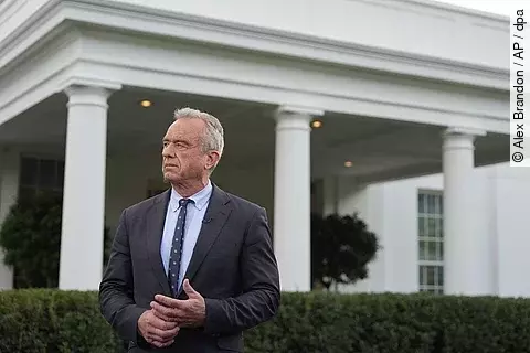 urn:newsml:dpa.com:20090101:251121-935-970853