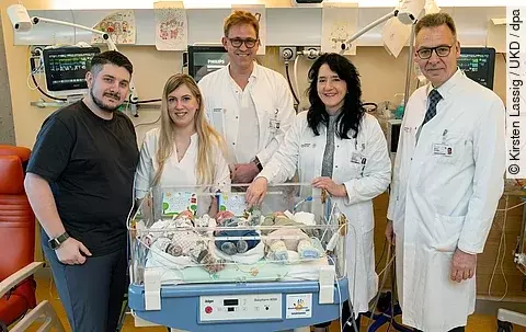 urn:newsml:dpa.com:20090101:251217-911-022228