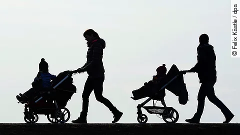 urn:newsml:dpa.com:20090101:251006-935-876571