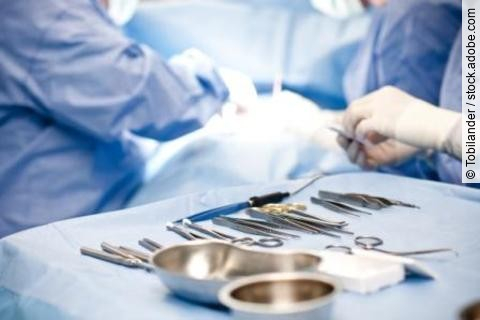 OP-Utensilien in einem Operationssaal
