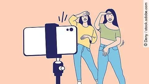 TikTok Video, das von 2 Mädchen gedreht wird