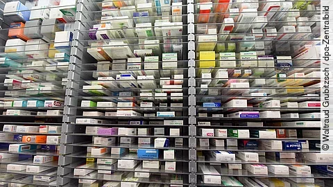 Voller Medikamentenschrank