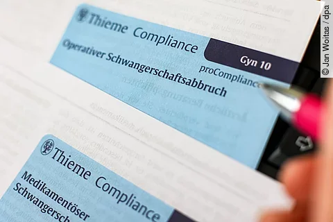 Pro Familia unterstützt die Pläne zur Kostenübernahme bei Schwangerschaftsabbrüchen durch Union und SPD.