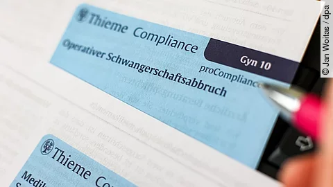 Pro Familia unterstützt die Pläne zur Kostenübernahme bei Schwangerschaftsabbrüchen durch Union und SPD.