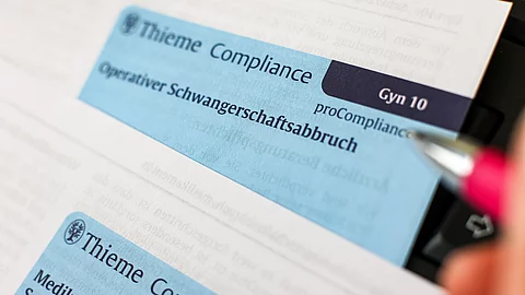 Pro Familia unterstützt die Pläne zur Kostenübernahme bei Schwangerschaftsabbrüchen durch Union und SPD.