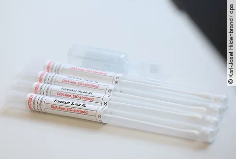 urn:newsml:dpa.com:20090101:251119-935-965819