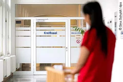 Hebammen fordern politische Rückendeckung