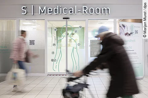 urn:newsml:dpa.com:20090101:251114-935-954326