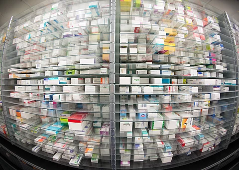 Fehlende Vorprodukte durch US-Zölle könnten die Medikamentenproduktion in Deutschland erschweren – Experten sehen Risiken für die Versorgung. US-Zölle treffen Pharmaindustrie (noch) nicht