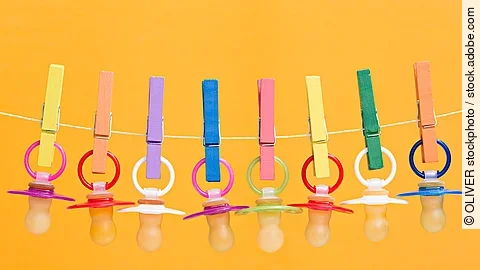 Schnuller an der Leine - Frau aus Berlin kriegt ihr 10. Kind