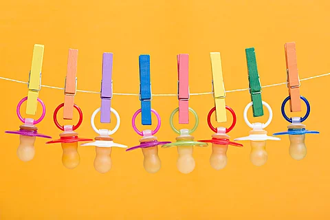 Schnuller an der Leine - Frau aus Berlin kriegt ihr 10. Kind