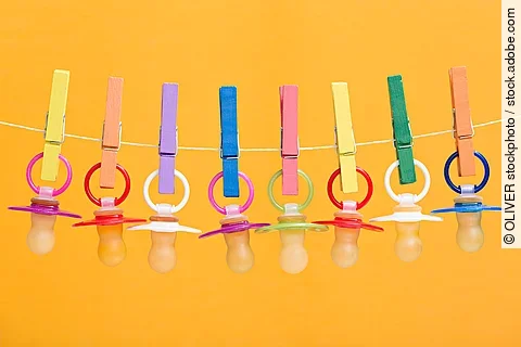 Schnuller an der Leine - Frau aus Berlin kriegt ihr 10. Kind