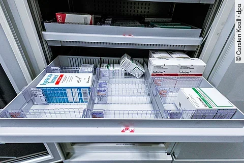 urn:newsml:dpa.com:20090101:251107-935-940128