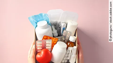 Arzneimittel in einer Box: Medikamente werden häufiger online gekauft